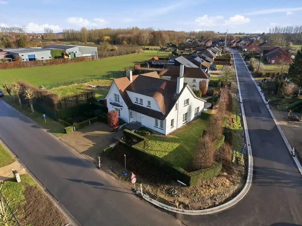 STATIGE OPEN BEBOUWING MET BIJGEBOUW OP RIANT PERCEEL PERCEEL VAN 18A31CA IN ALKEN foto {{pictureIndex}}