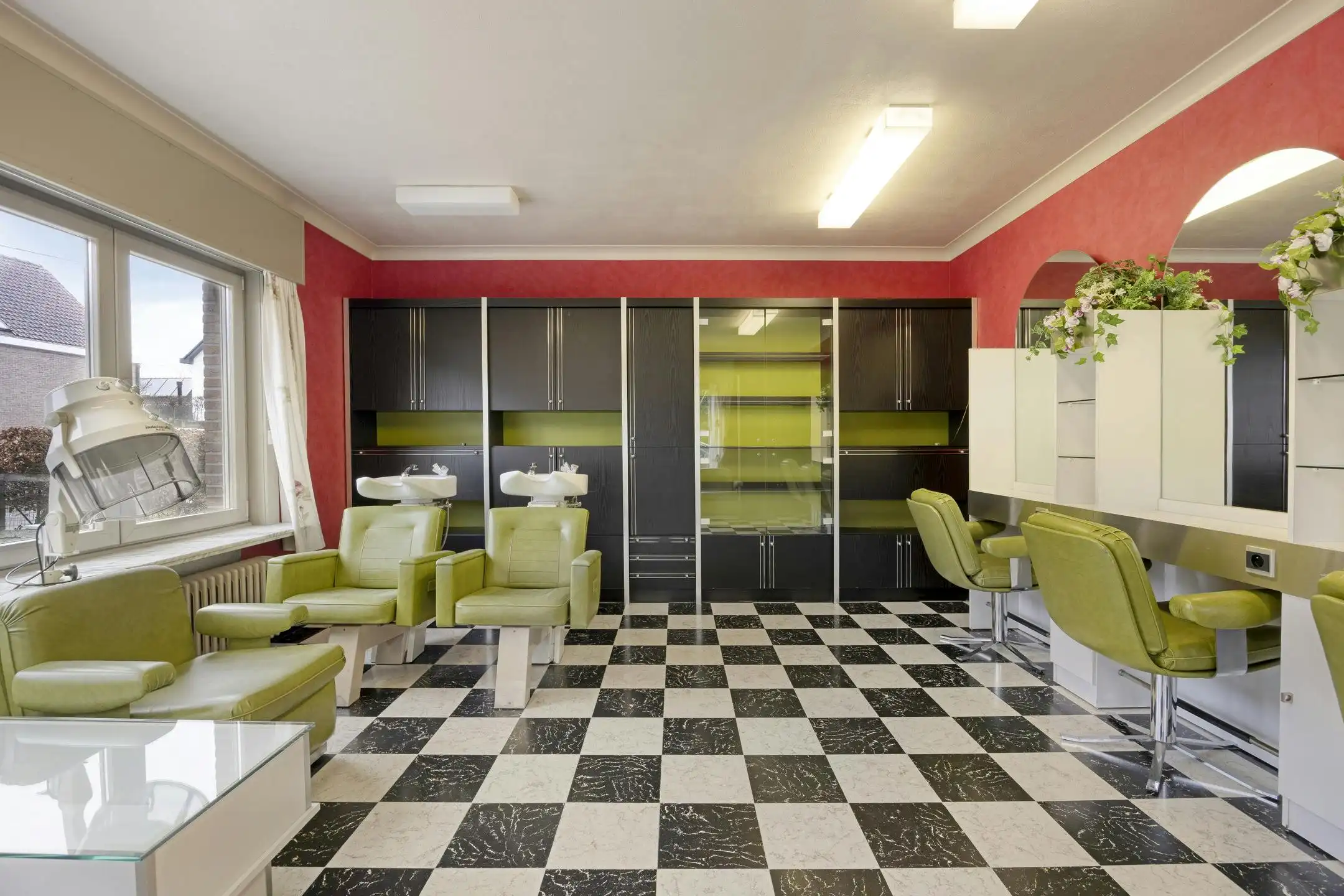 Solide gezinswoning met grote tuin te koop in Oudenaarde foto 4