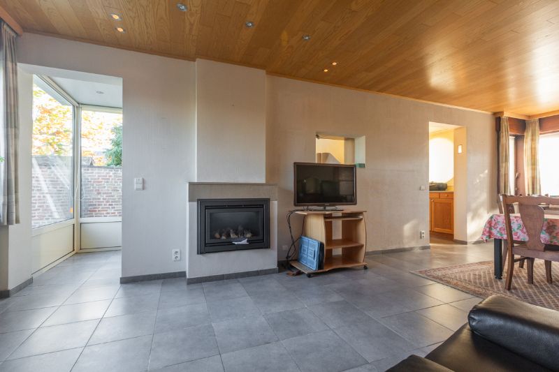 Te moderniseren halfopen bebouwing met 3 slaapkamers (5 mogelijk), garage en tuin met open zicht op weiland. foto 6