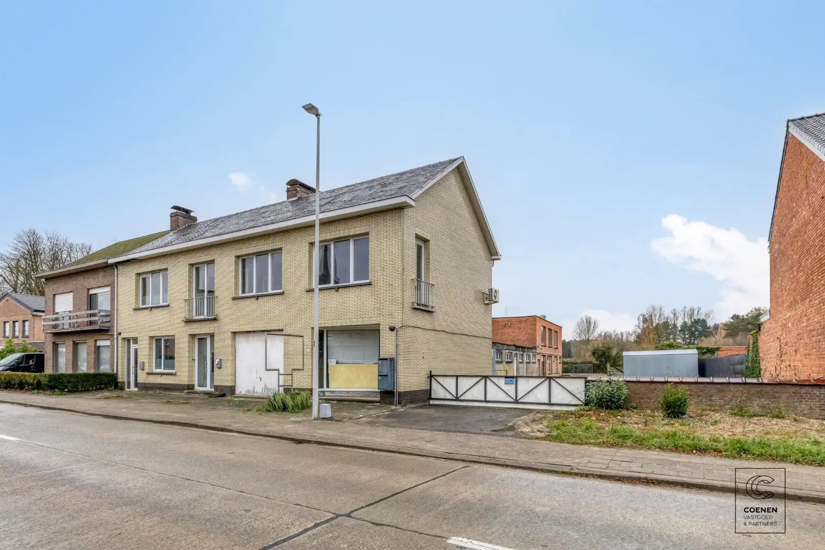 Te renoveren appartement van ca. 120 m² op een gunstige ligging te Kessel! foto 3