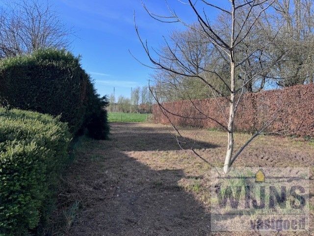 Bouwgrond met vergunde woning foto 3