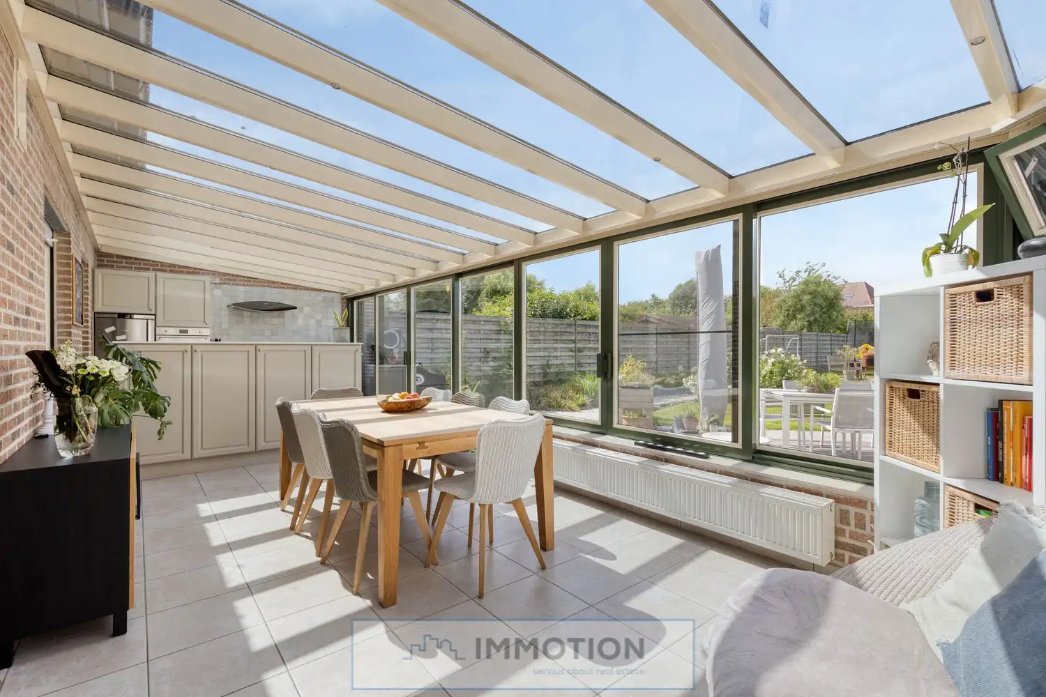 Halfopen gezinswoning met 3 slaapkamers, tuinkamer en poolhouse - Kijkdag met biedmoment op 27/06 foto 7