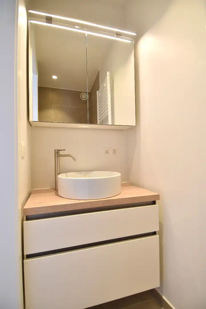 Luxe 1 slaapkamer appartement met terras in centrum Kortrijk foto 8