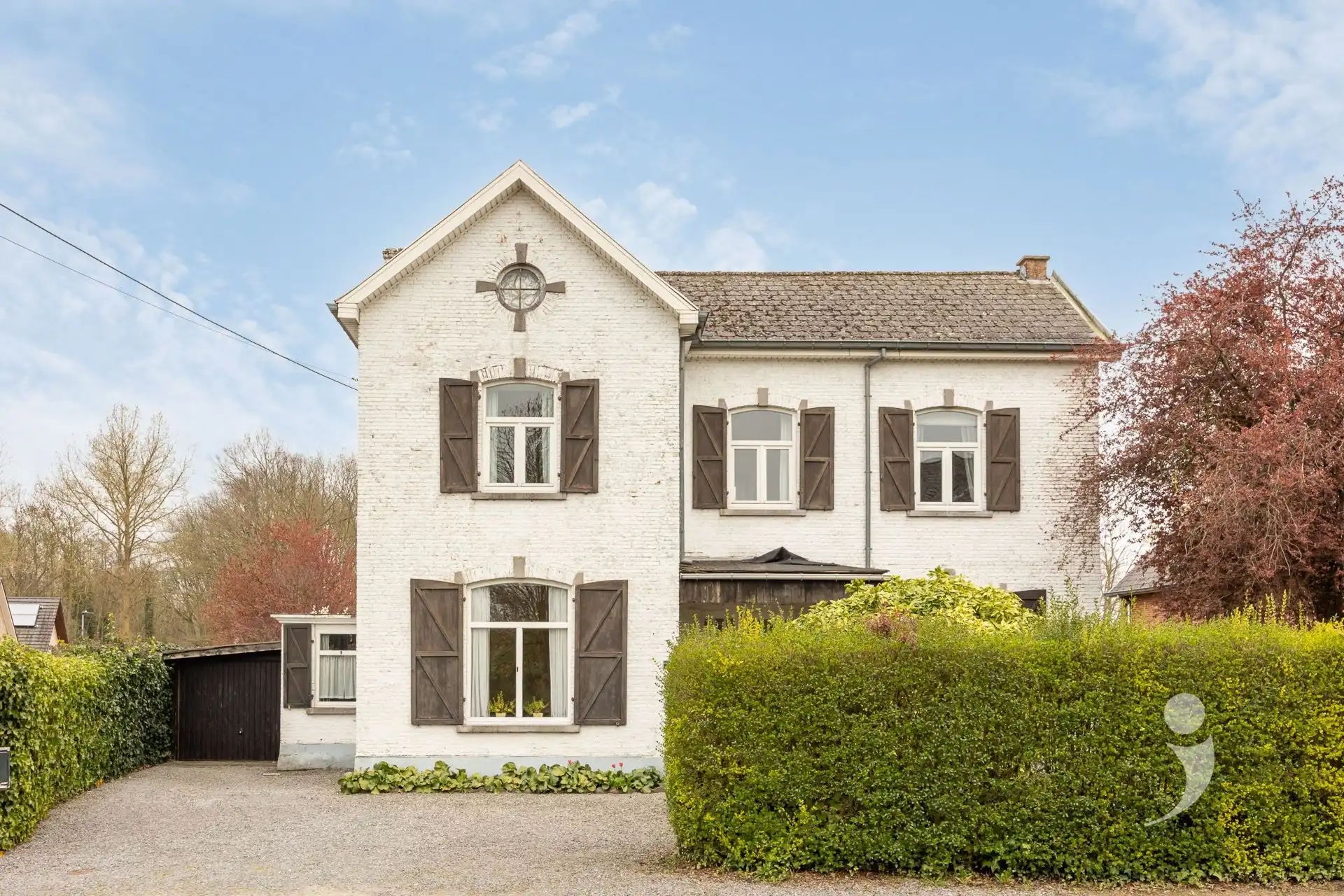 Hoofdfoto van de publicatie: Statige woning op een mooi perceel!