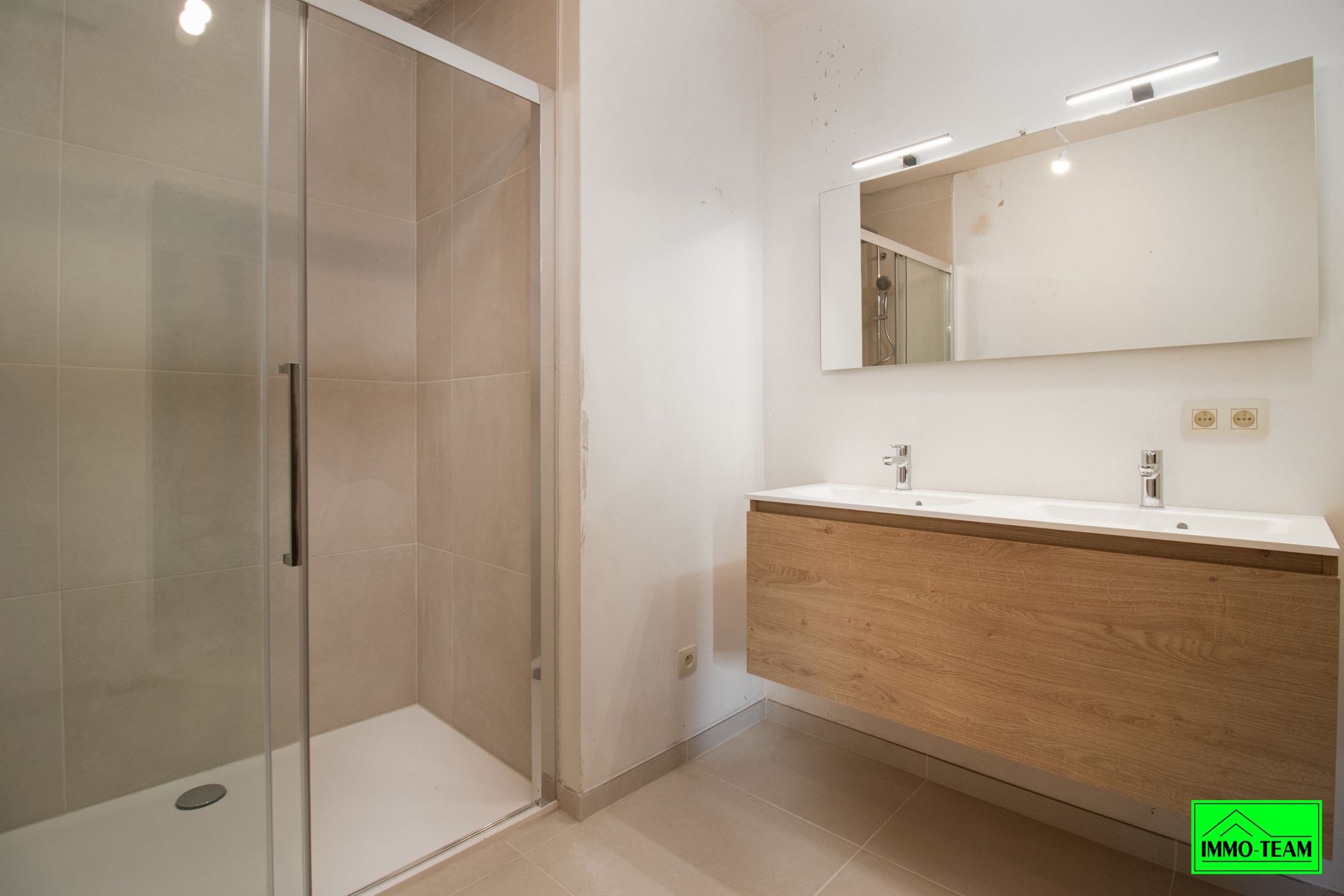 Nieuwbouw gelijkvloers appartement met terras en garage.  foto 12