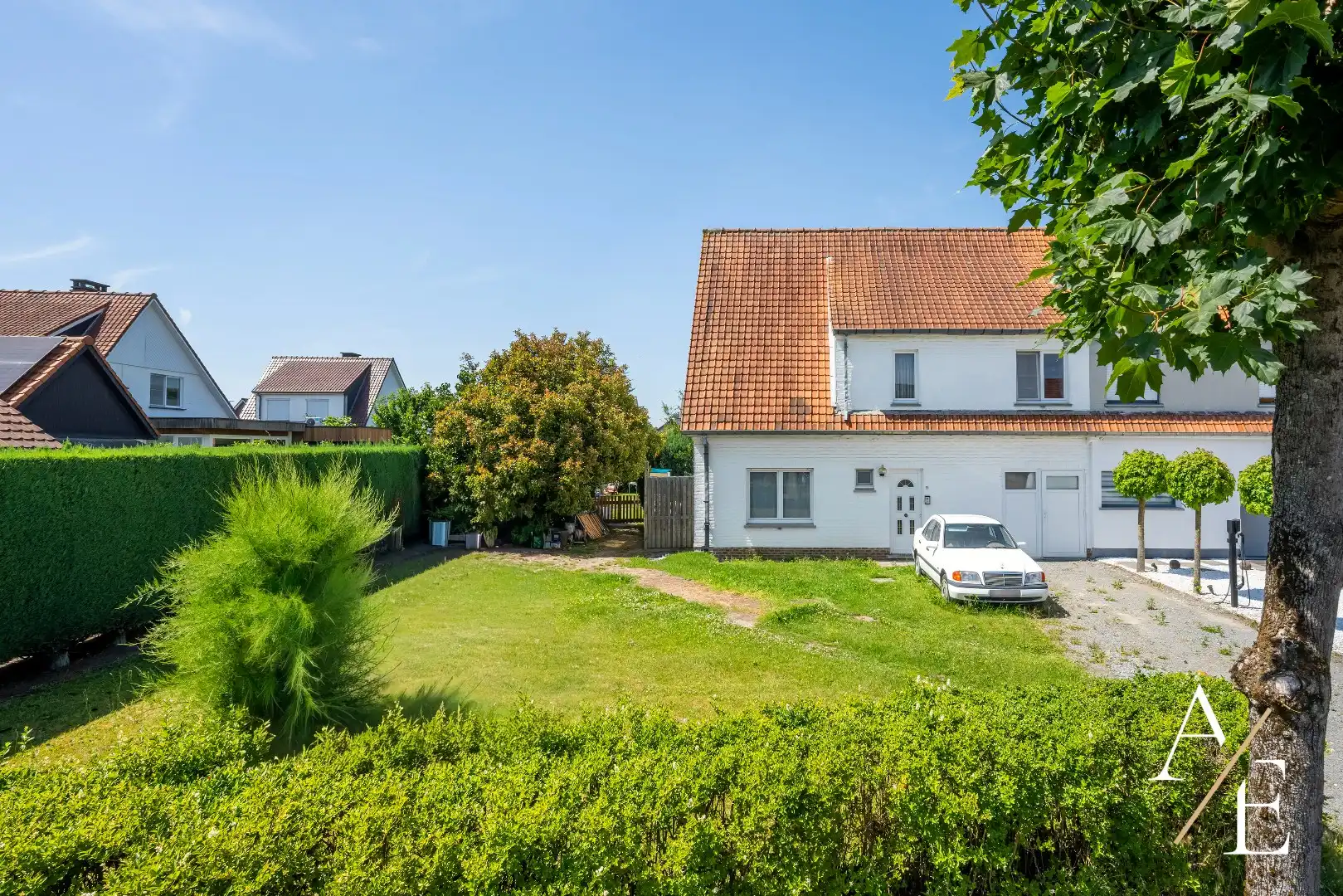SCHELLEBELLE - Te renoveren halfopen woning met grote tuin! foto 2