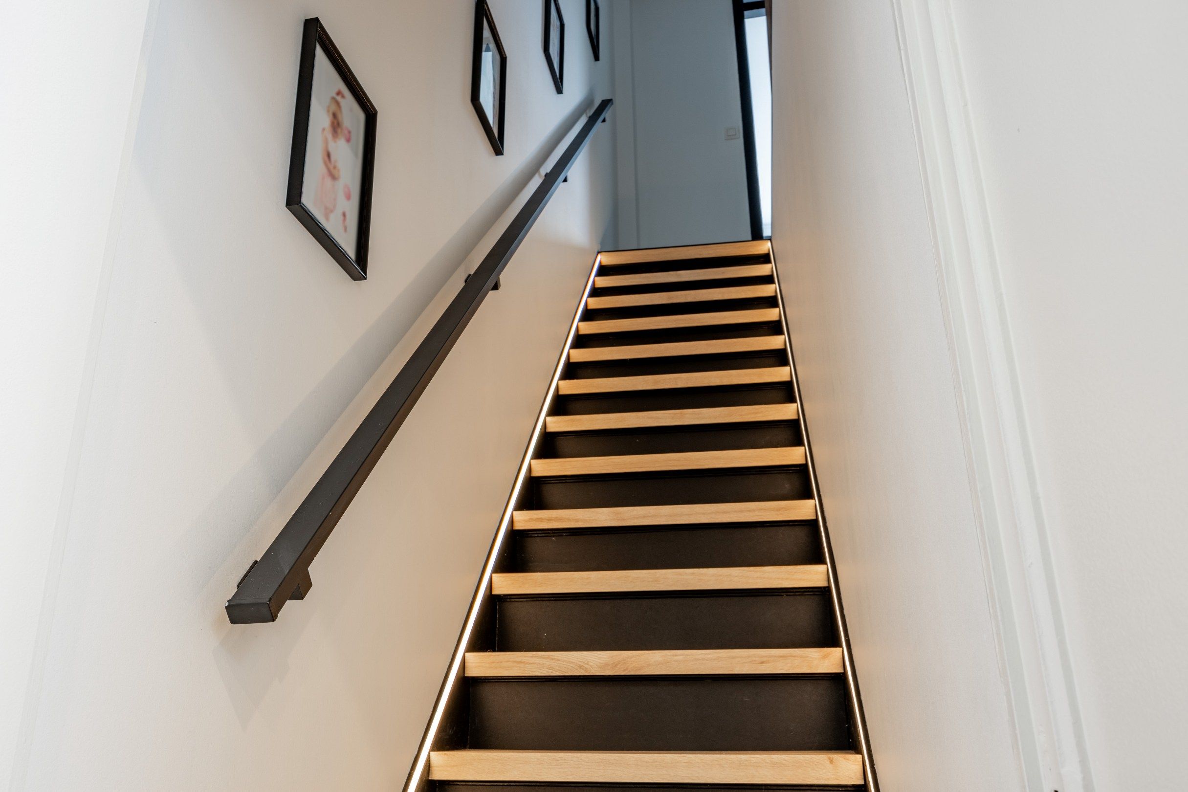 GERENOVEERDE RIJWONING MET TUIN foto 10