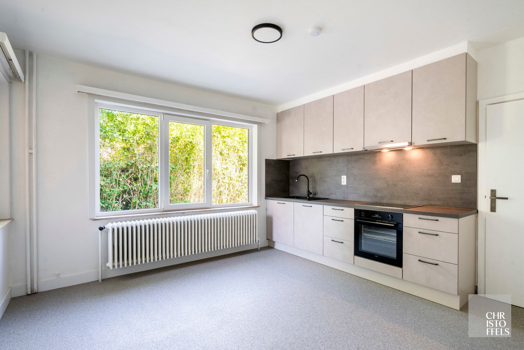 Residentieel en centraal wonen in een groene omgeving. foto 2