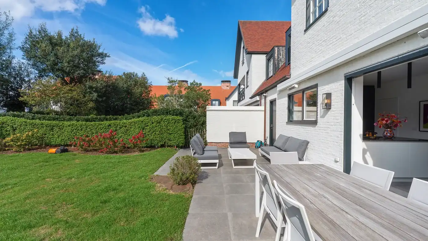Recent gebouwde en zeer mooi afgewerkte woning te Valkenerf (5slk's) foto 3