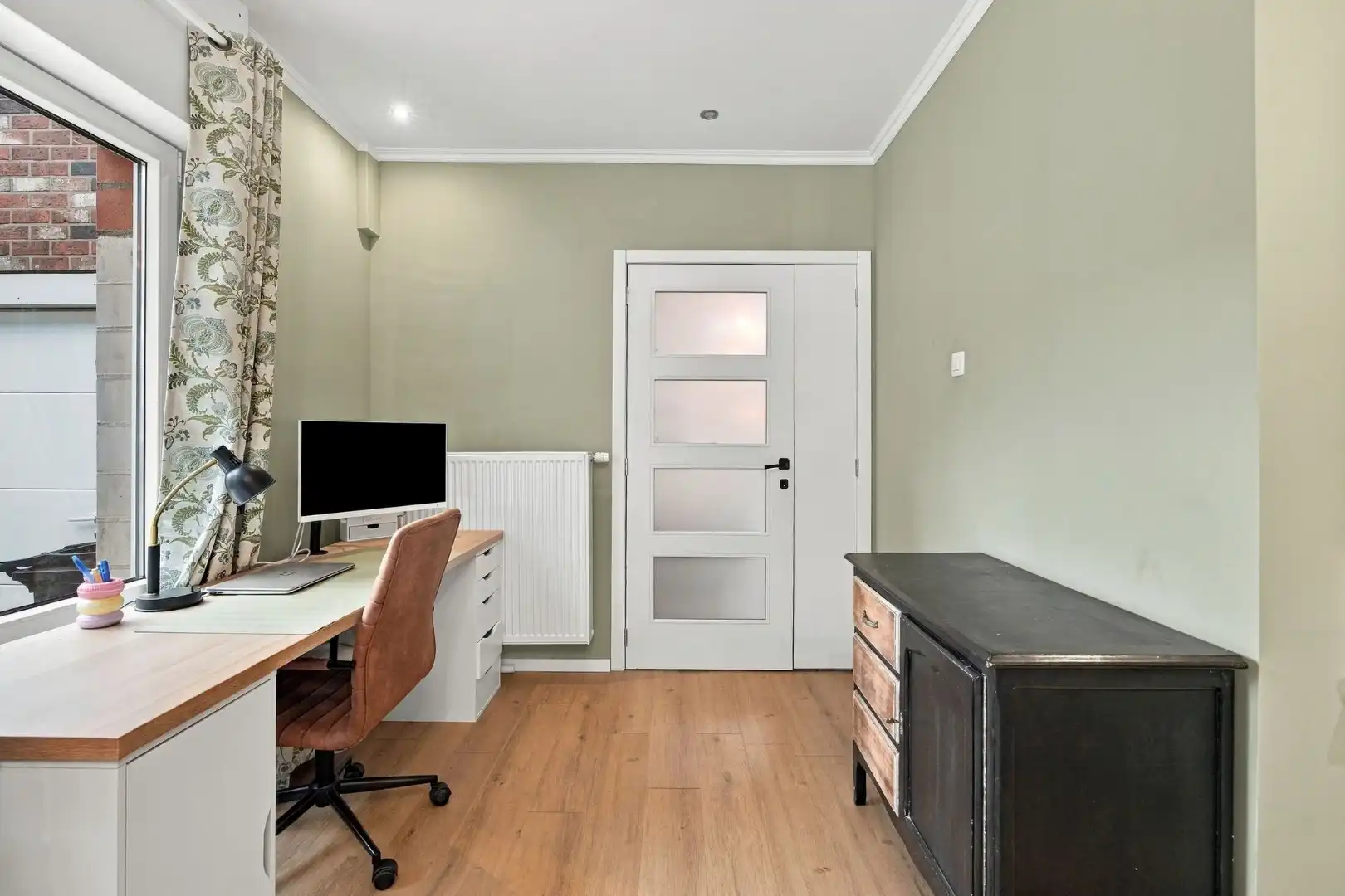Instapklare woning met 5 slks, grote tuin en 2 badkamers in het centrum van Kuurne. foto 11