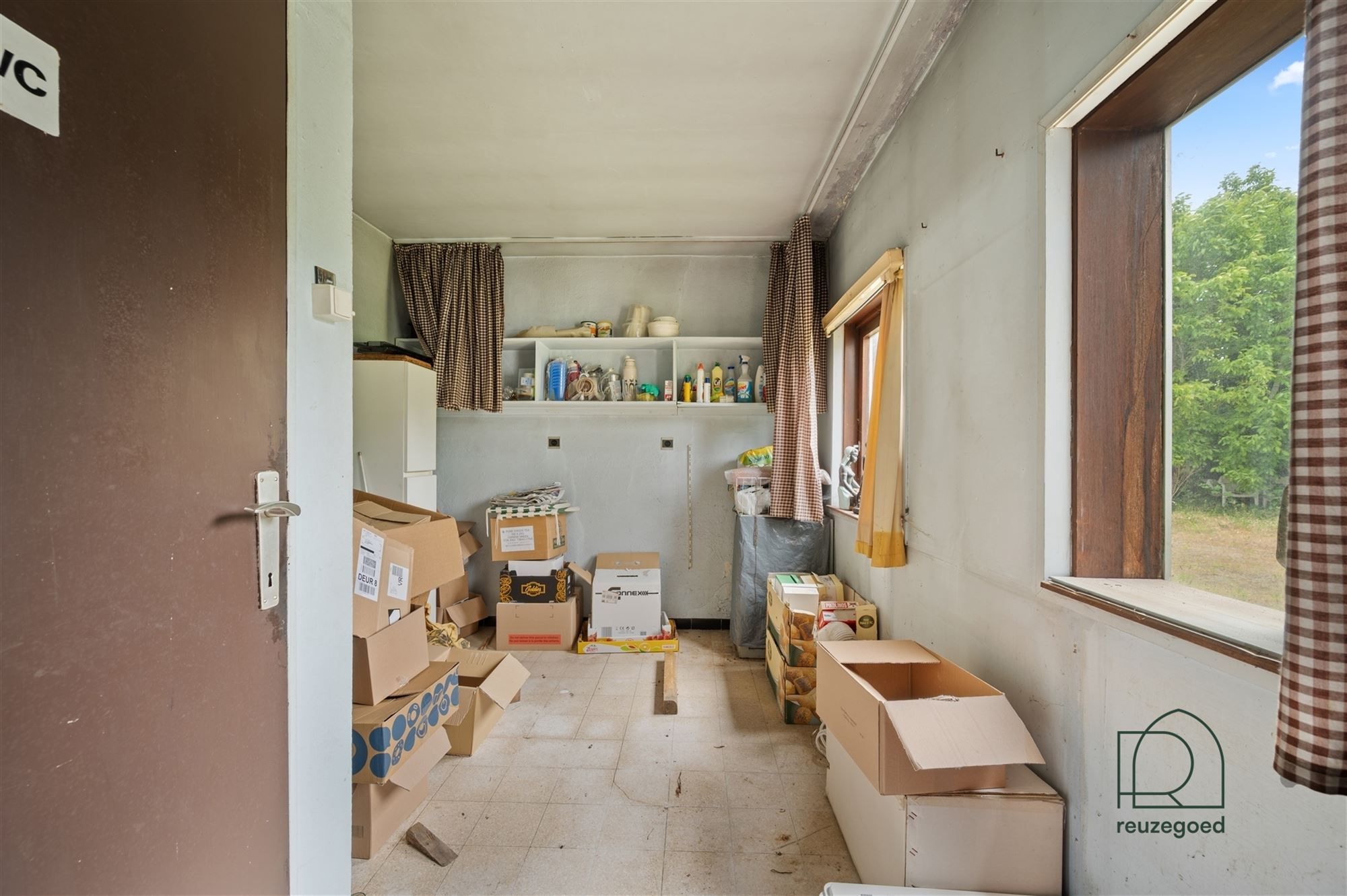 Te renoveren huis (tweewoonst)  met mogelijkheid tot 2 bouwgronden foto 12
