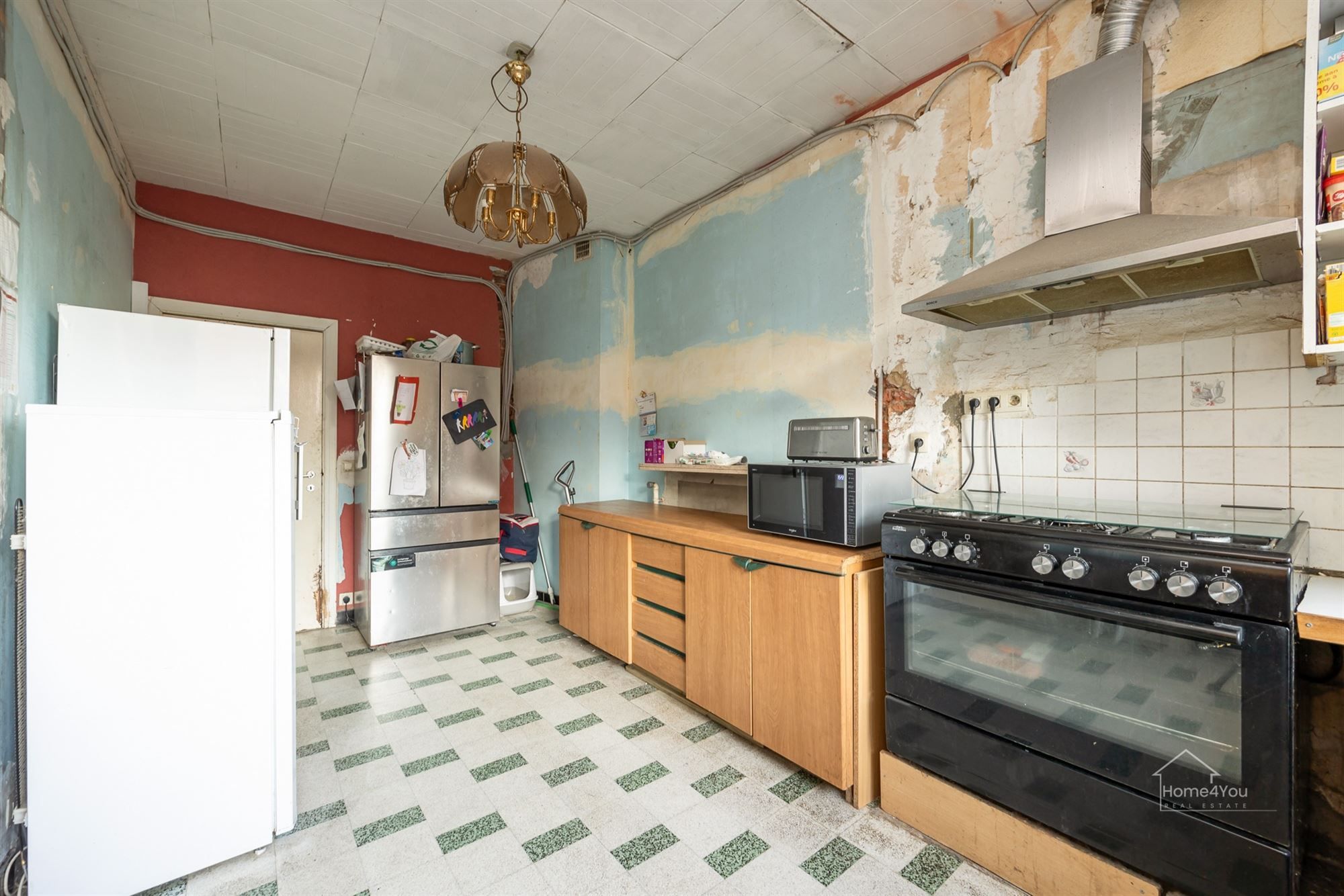 Op te frissen woning met zéér ruime extra zolder foto 9