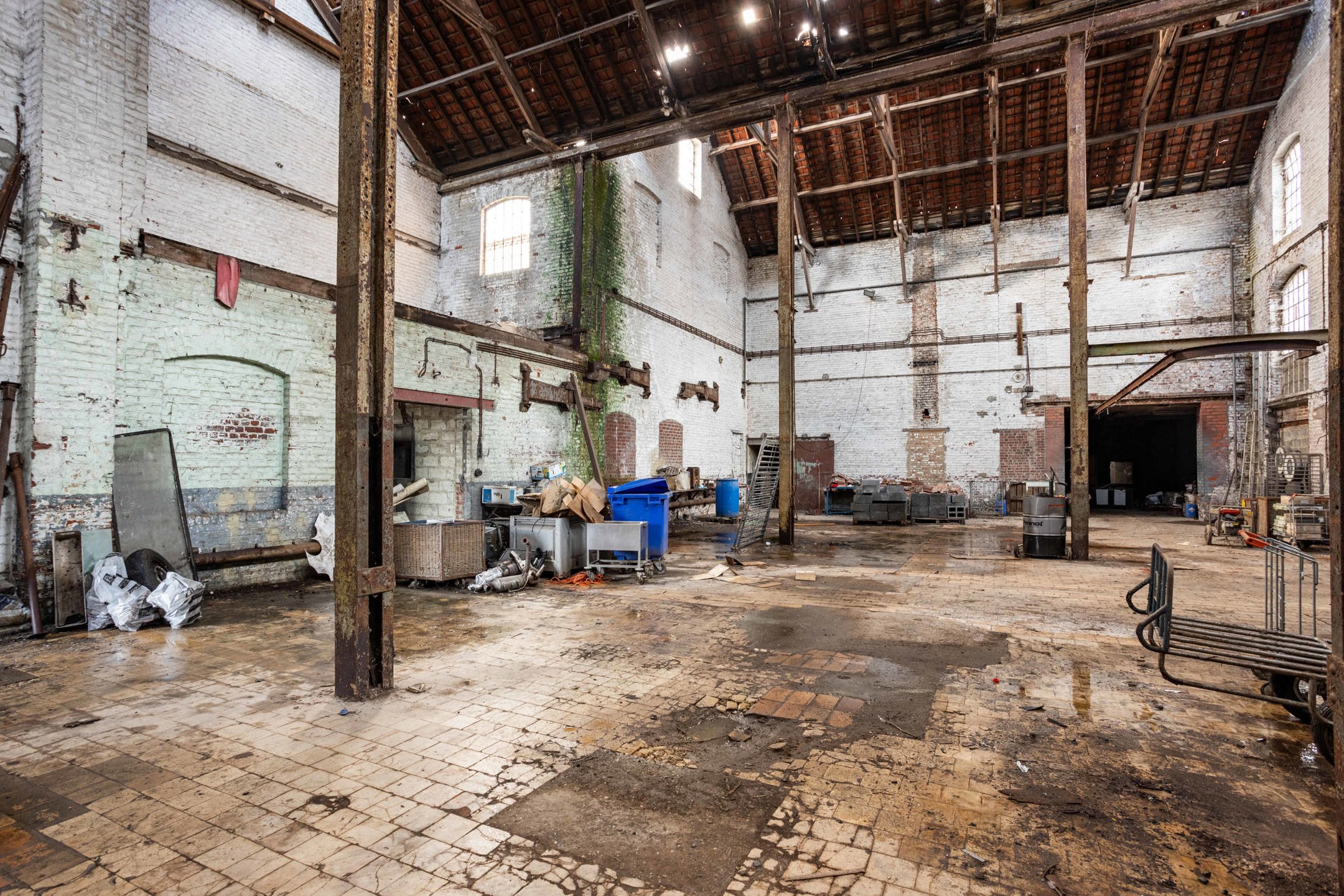 Te renoveren industrieel pand met veel potentieel & ruimte! foto 15
