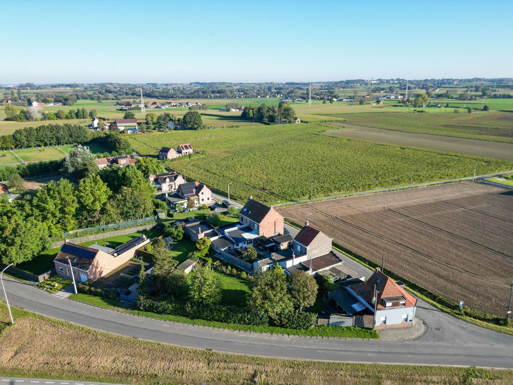 TE RENOVEREN HOEKWONING MET TUIN foto 1