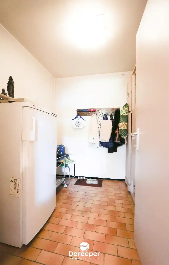 Karaktervolle woning met 3 slaapkamers en prachtige zuidgerichte tuin in hartje Jabbeke foto 16
