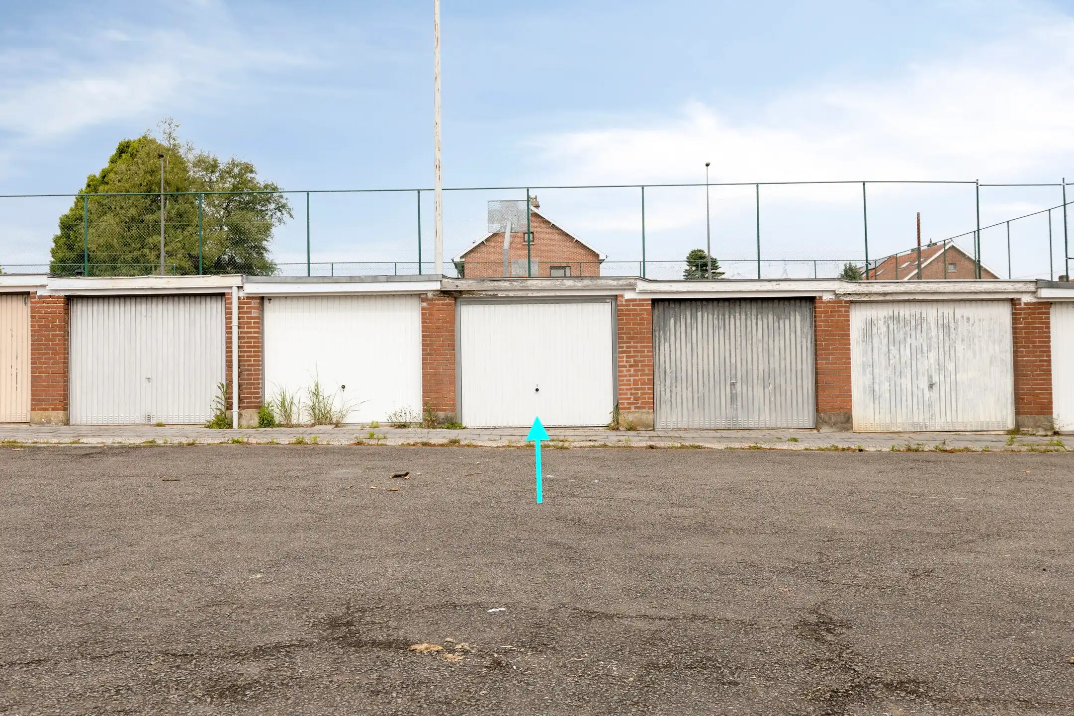 Garage te koop in de gegeerde Savio-wijk te Dilbeek foto {{pictureIndex}}