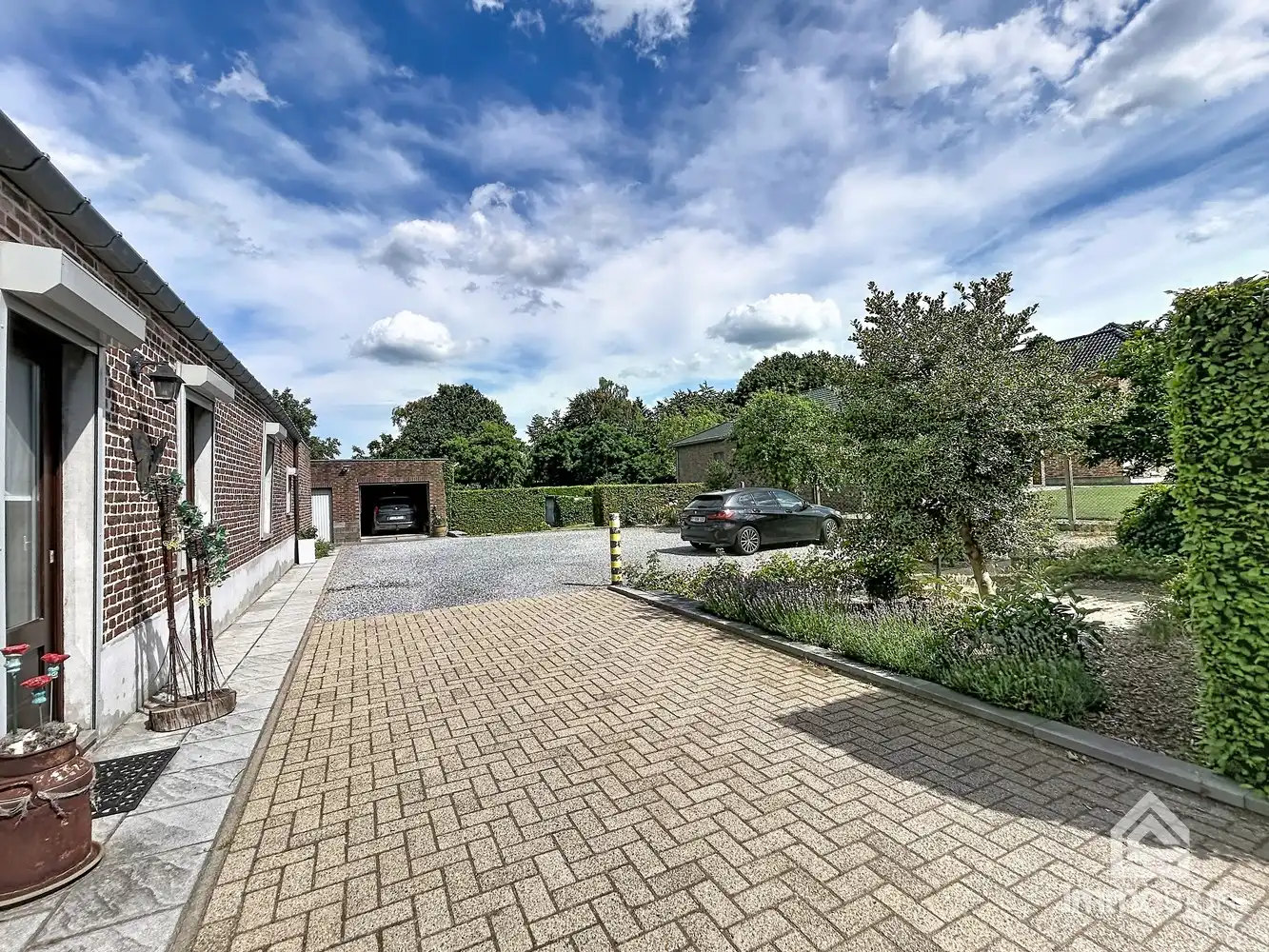 Ruime woning op bijna 2.000 m² grond met dubbele garage en werkhuis foto 50