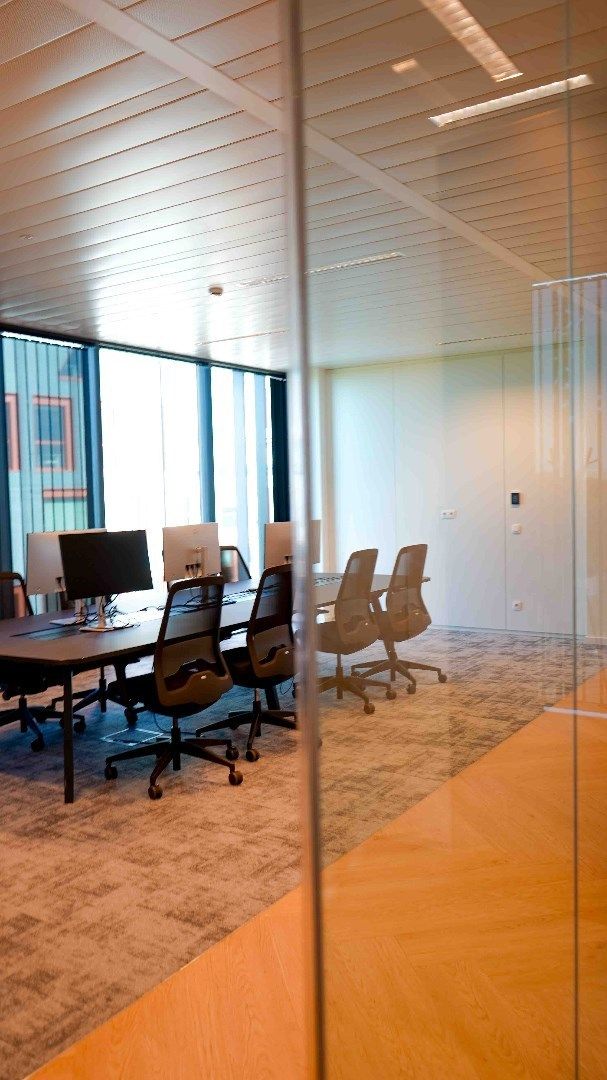 Full-service kantoren in prestigieus kantoorgebouw Pulse aan The Loop  foto 4