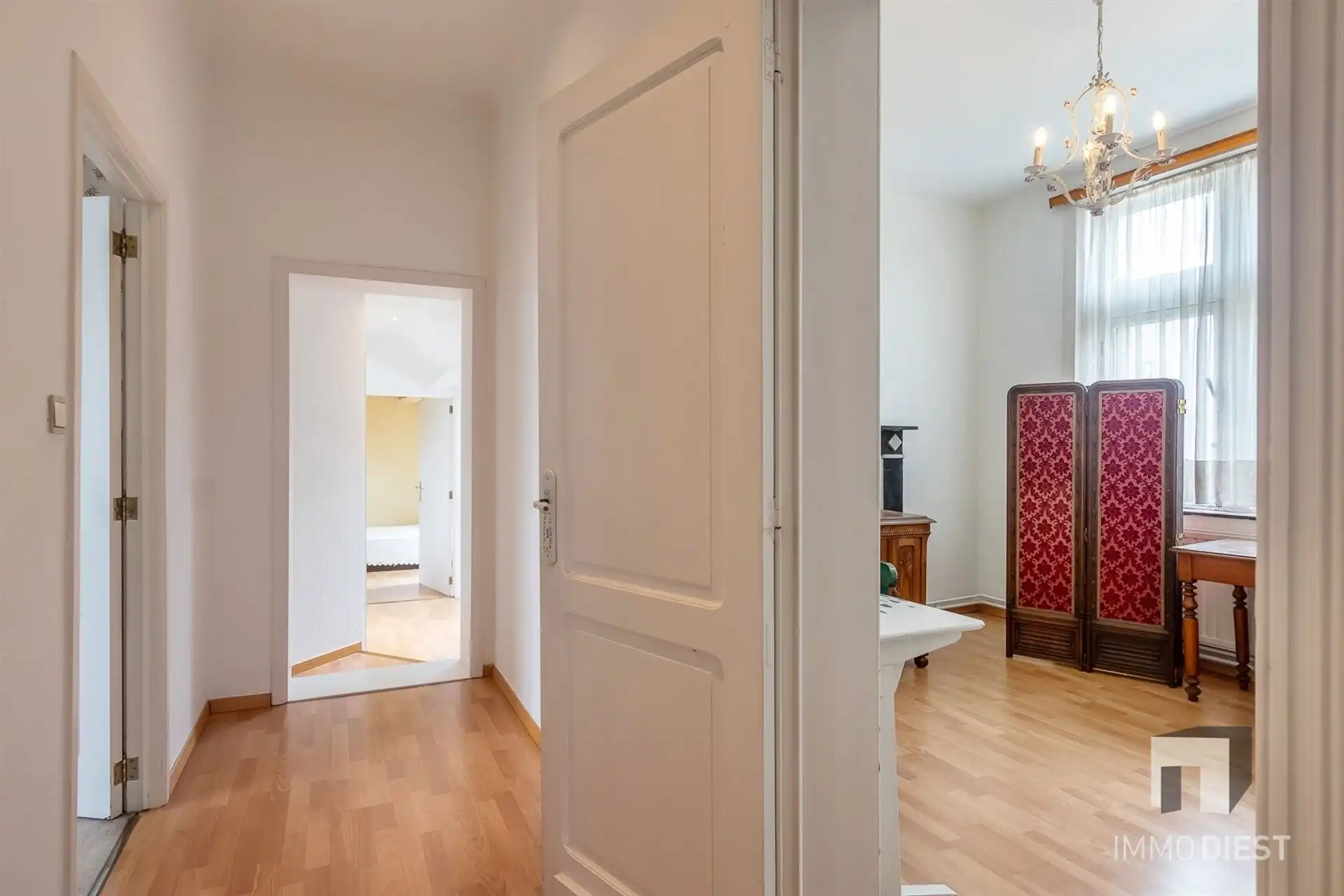Elegante woning met vele mogelijkheden, gezellige tuin en dubbele garage foto 34