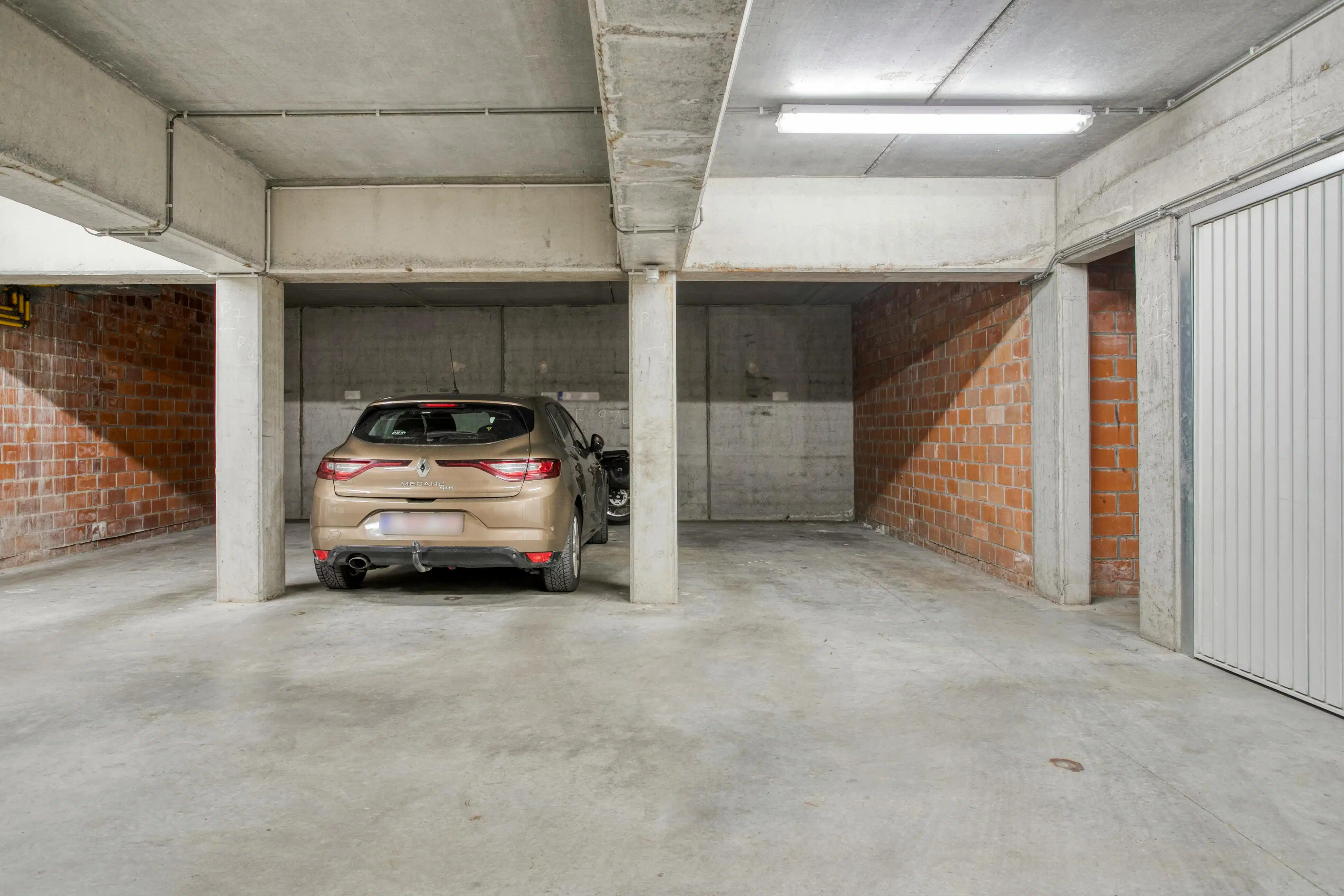 Appartement met 2 slaapkamers en parking in het centrum  foto 14