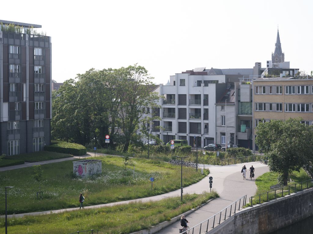 Stijlvolle cityflat met zicht op de coupure foto 12