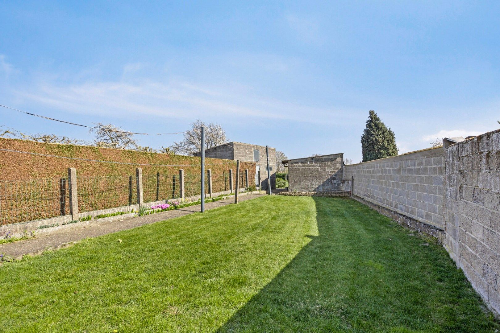 Verzorgde woning met mooie tuin en leuke weide, rustig gelegen en prachtig uitzicht foto 24