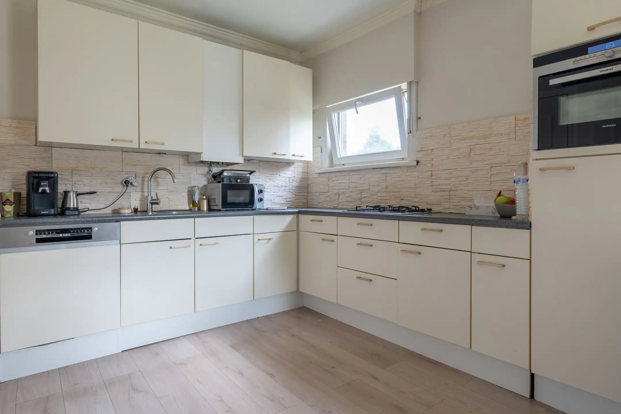 Zeer gunstig gelegen woning met 3/4 slaapkamers op 640 m² foto 8