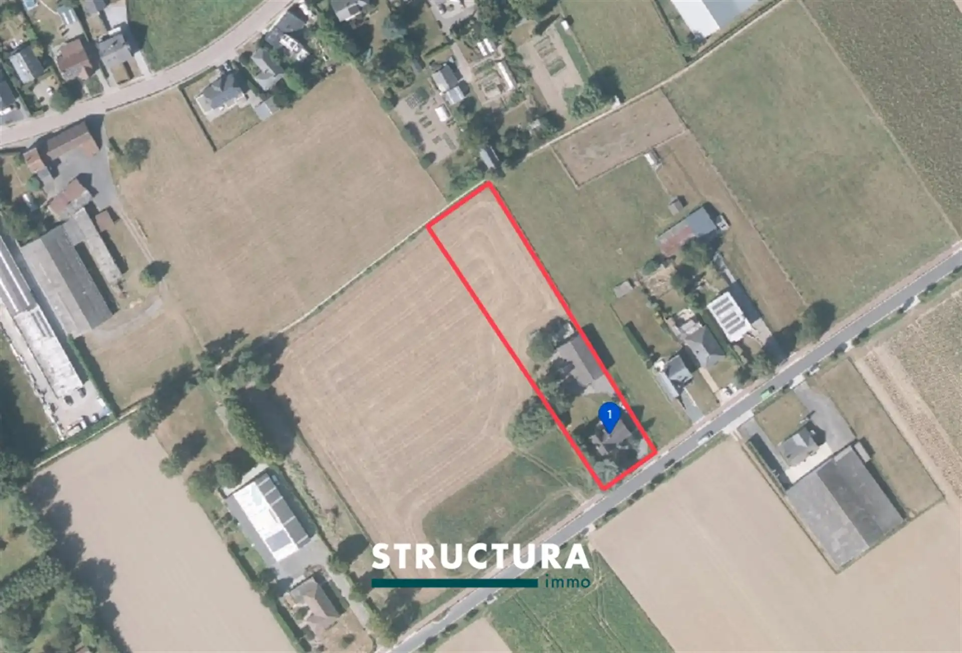 Villa met grote loods, omgeven door groen  foto 40