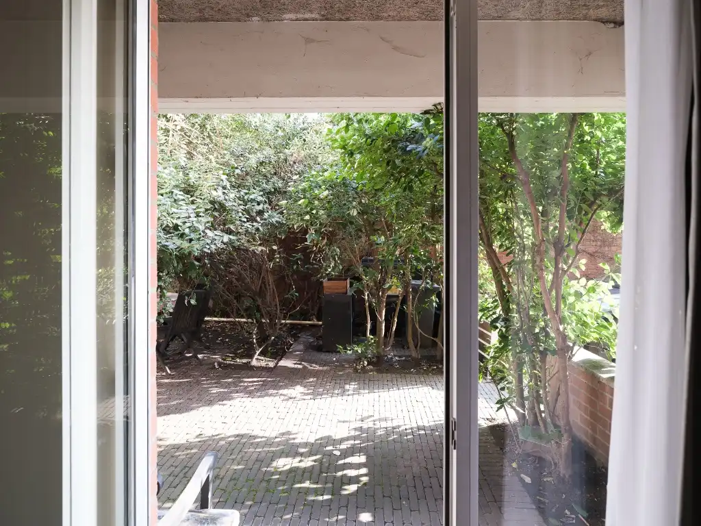 Coupure Rechts. Kwalitatief gerenoveerd 2 slpk-appartment met terras op een boogscheut van het stadscentrum. foto 8