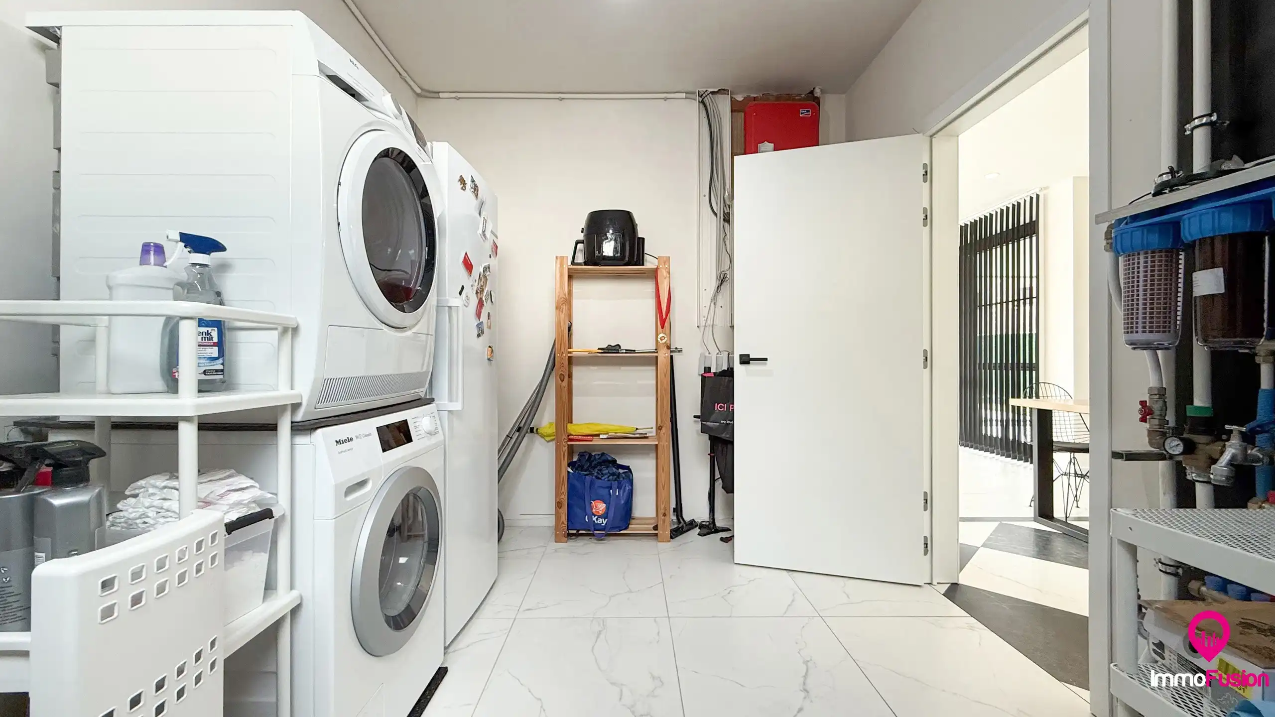 Instapklare villa met 4 slpk., laadpaal en zonnepanelen! foto 18