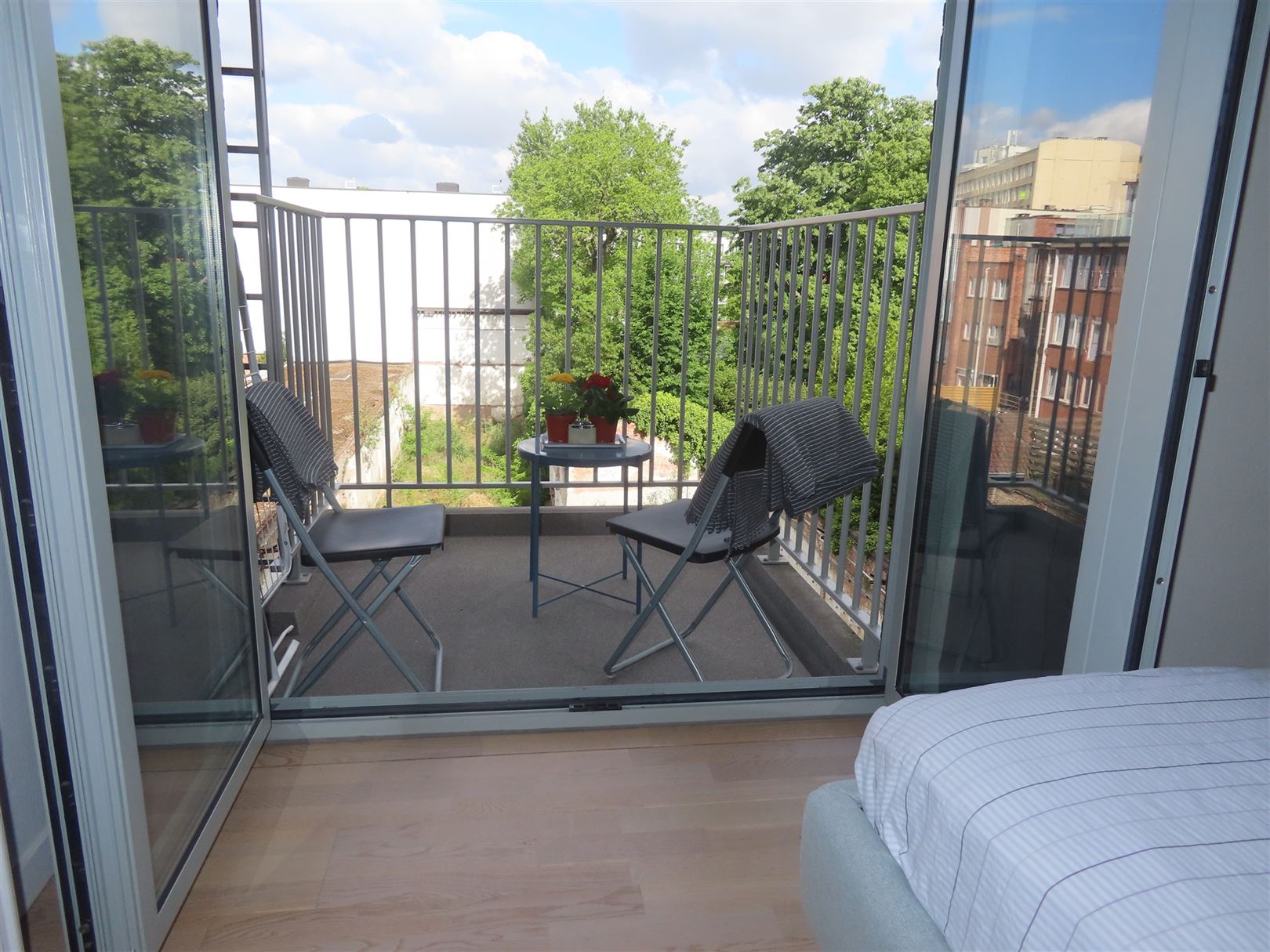 Appartement met één slaapkamer en terras op Belgiëlei! foto {{pictureIndex}}