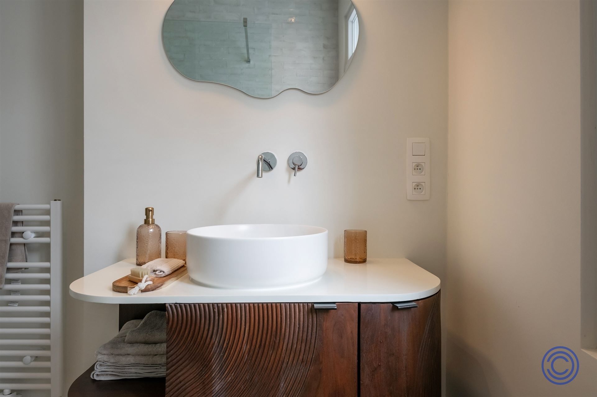 Prachtig gerenoveerd 2-slpk appartement met stadstuintje! foto 9