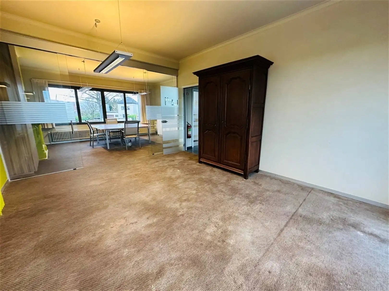 Af te werken kantoorgebouw op zichtlocatie langsheen  N9 foto 17