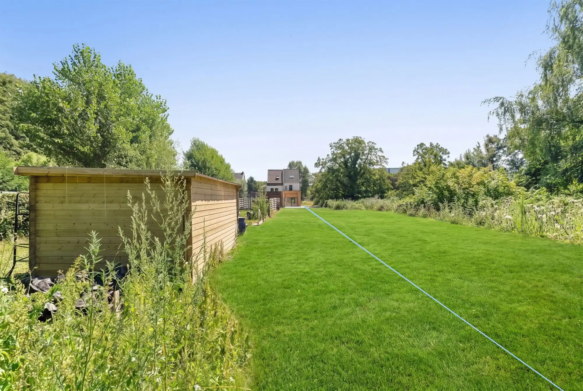 Gerenoveerde woning met oprit en zeer grote tuin foto 9