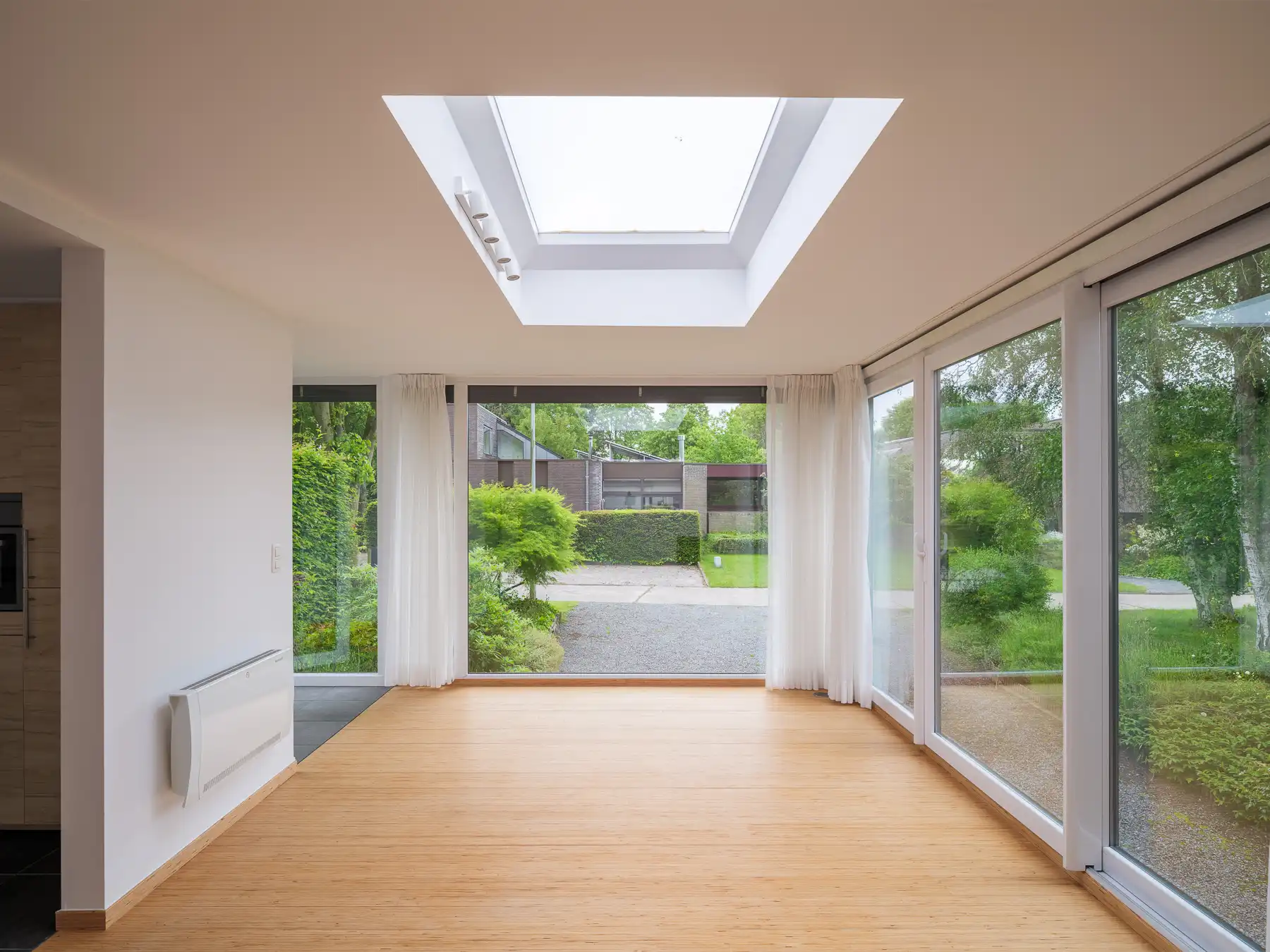 Architecturale woning in een rustige residentiële buurt  foto 2