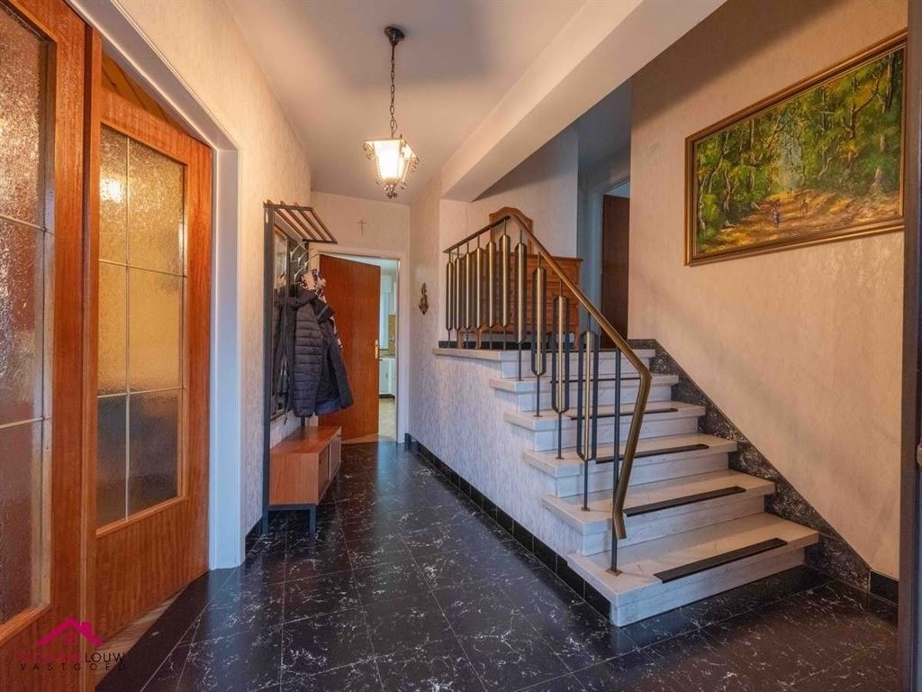 Vrijstaande splitlevel woning, te renoveren naar eigen smaak foto 10