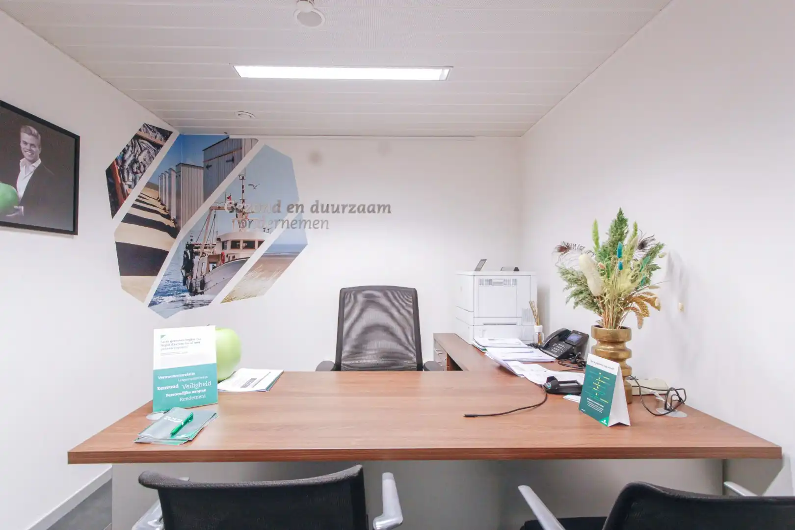 Instapklare kantoorruimte te koop Knokkestraat 56 Heist foto {{pictureIndex}}