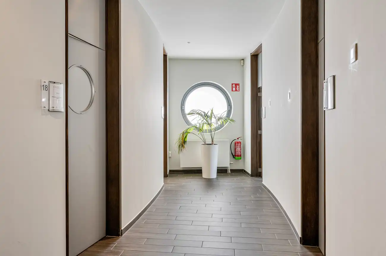 Kantoorgebouw op toplocatie foto 29