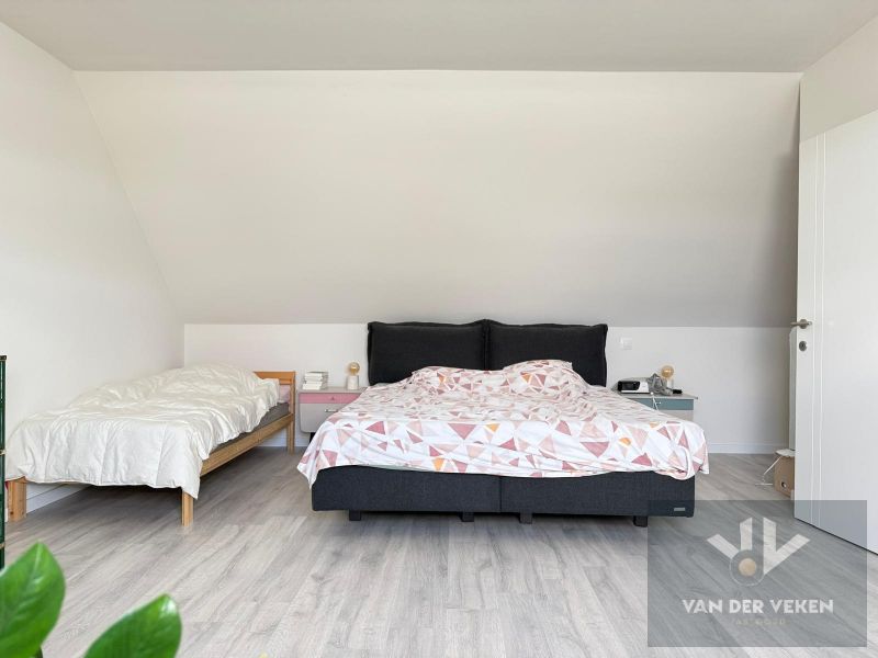 ZEER RECENTE, BIJNA ENERGIENEUTRALE WONING IN GODSHEIDE foto 13
