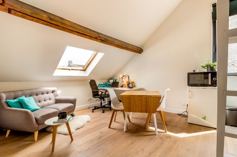Prachtige duplex kamers eigen sanitair (all in) foto {{pictureIndex}}
