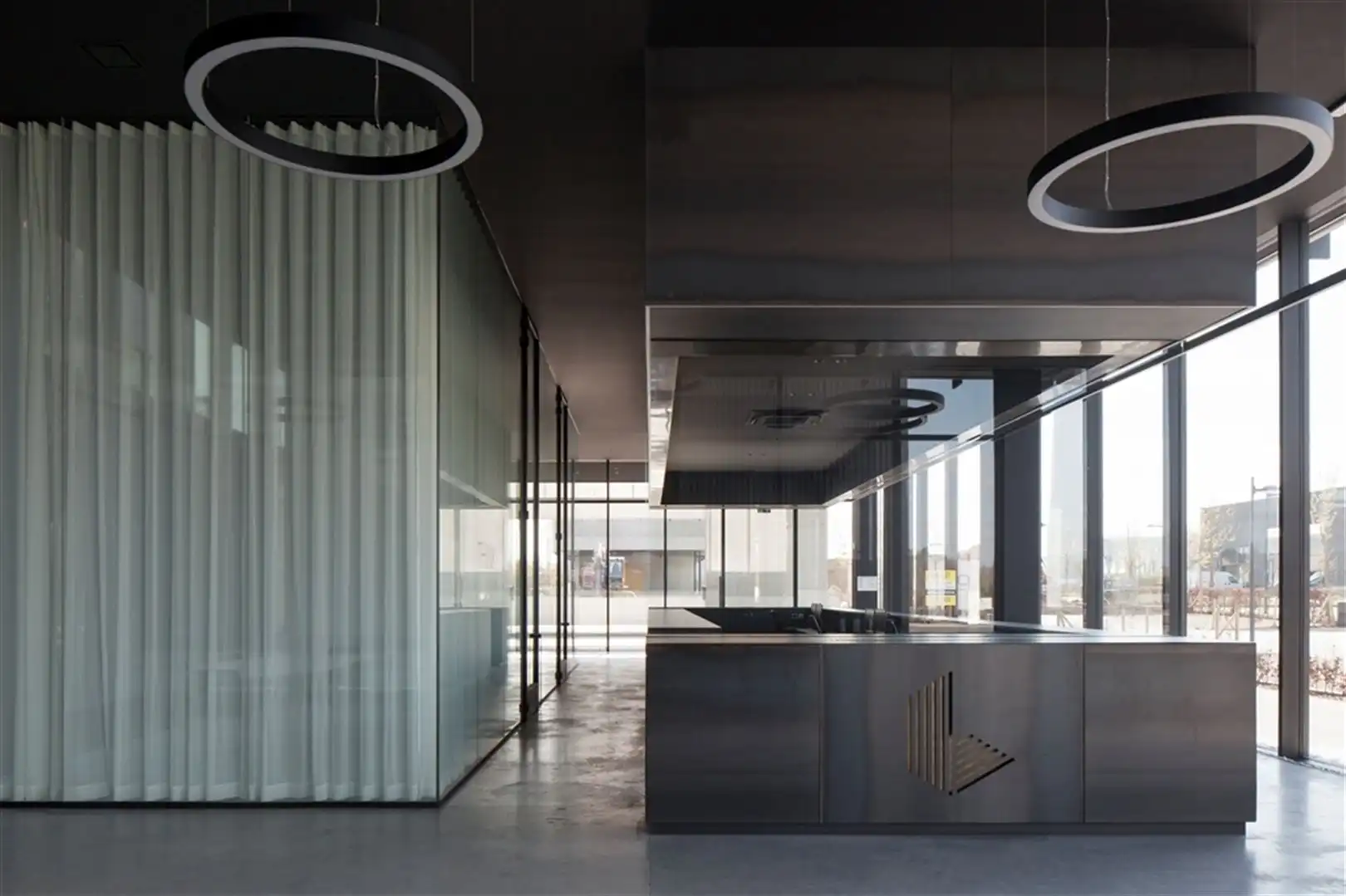 Modern bedrijfspand met kantoren te Harelbeke foto 14