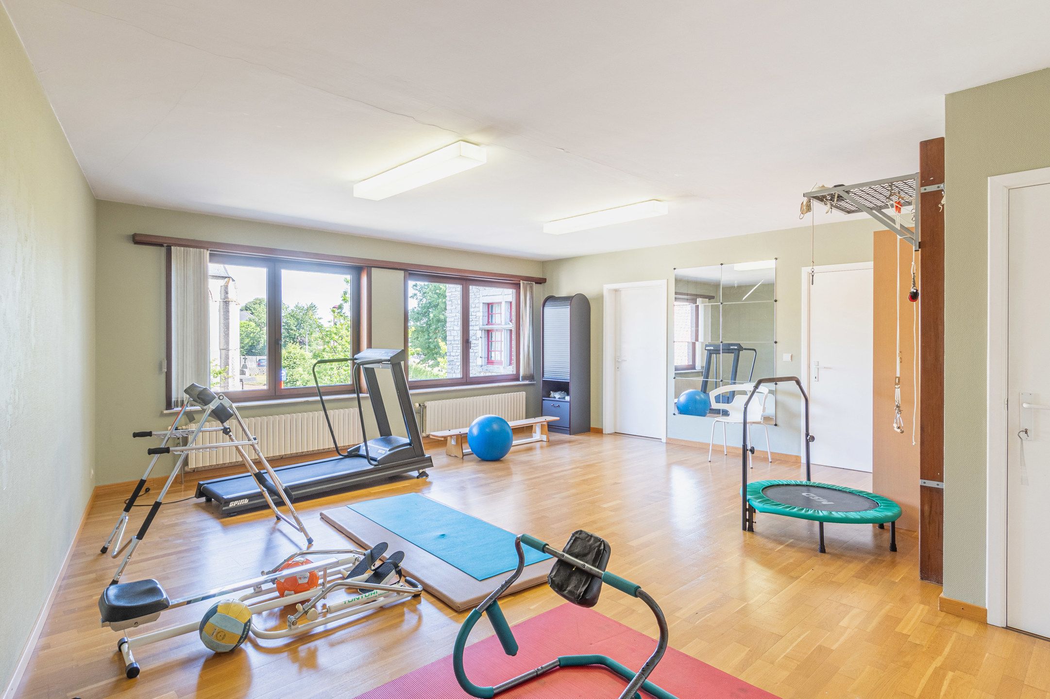 Riante woning met grote praktijkruimte foto 22