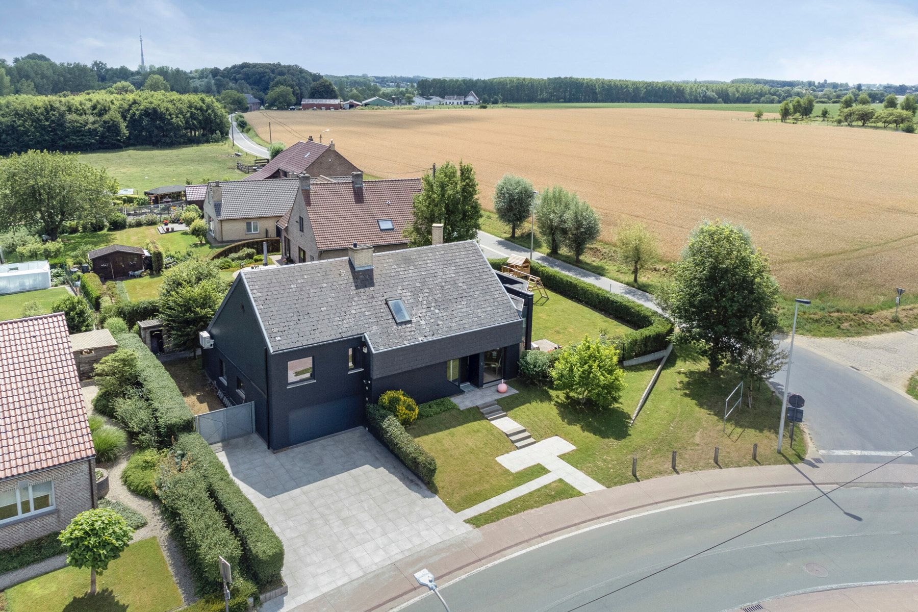 Stijlvolle villa op toplocatie in het groen foto 2