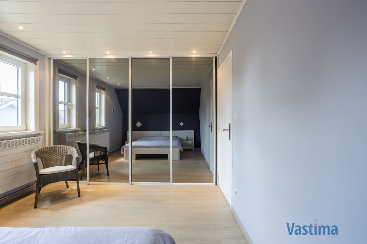 Halfopen gezinswoning met 3-4 slaapkamers en extra garage foto 23