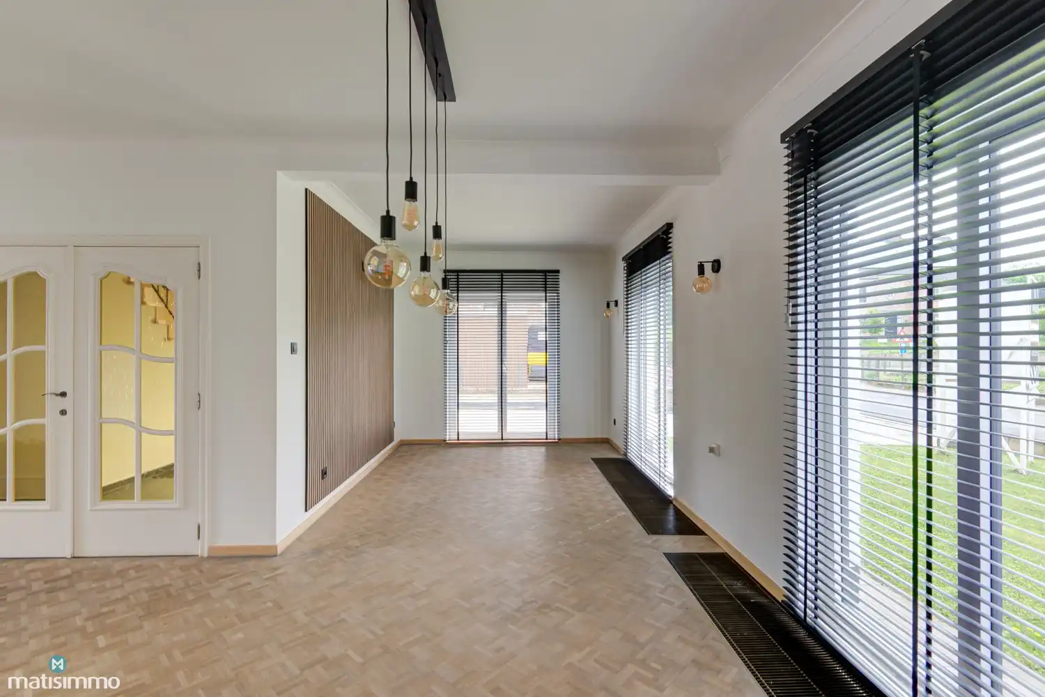 VOLLEDIG GERENOVEERDE EN ENERGIEZUINIGE WONING MET DUBBELE GARAGE EN OPSLAGRUIMTE IN HERDEREN foto 8