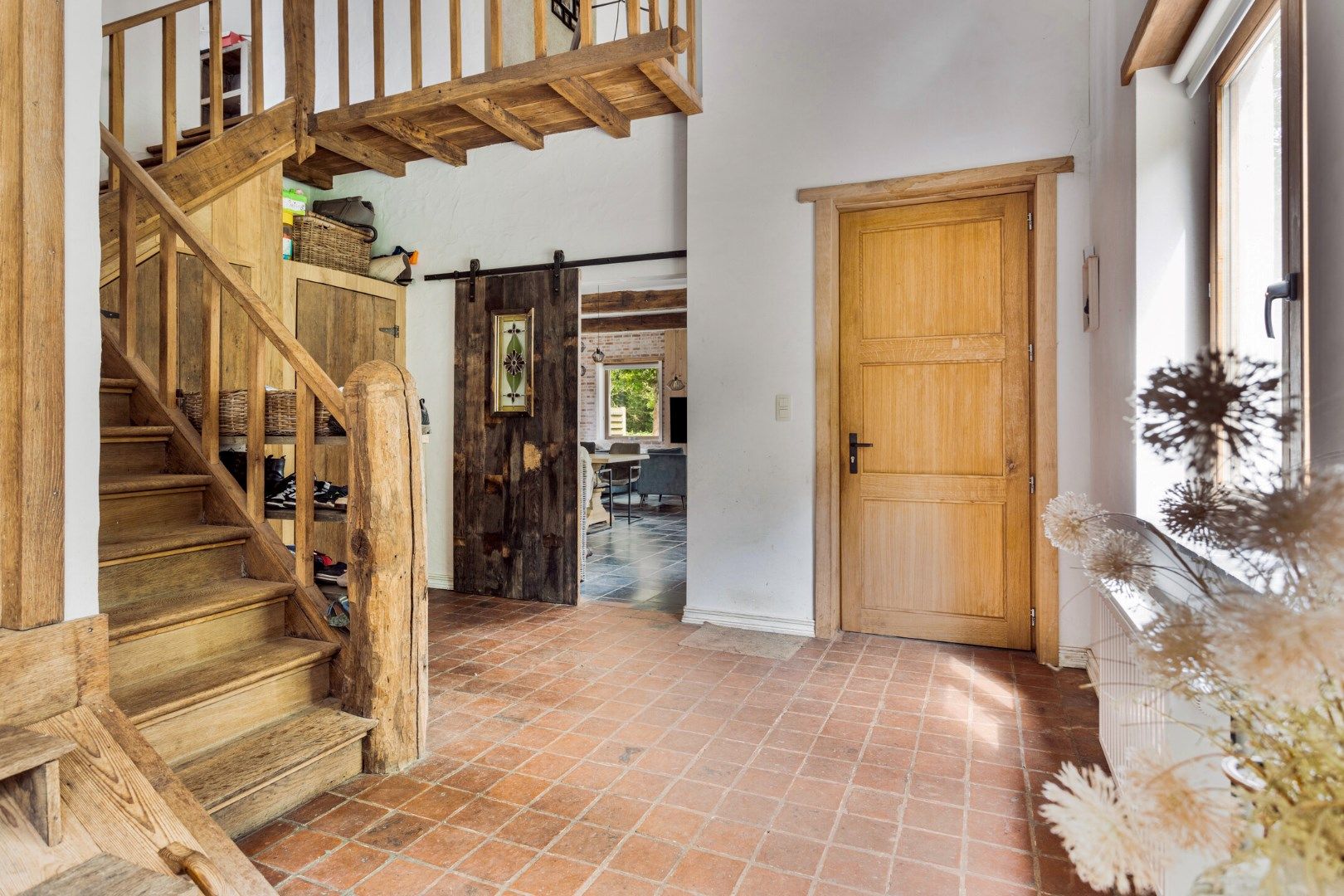 Gerenoveerde karaktervolle woning met 4 / 6 slpks op 1.990 m² in bosrijk gebied ! foto 4