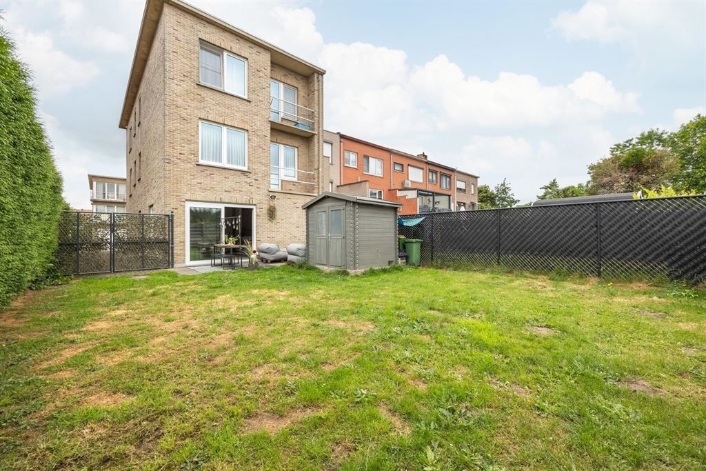 Gelijkvloers appartement met grote tuin foto 4