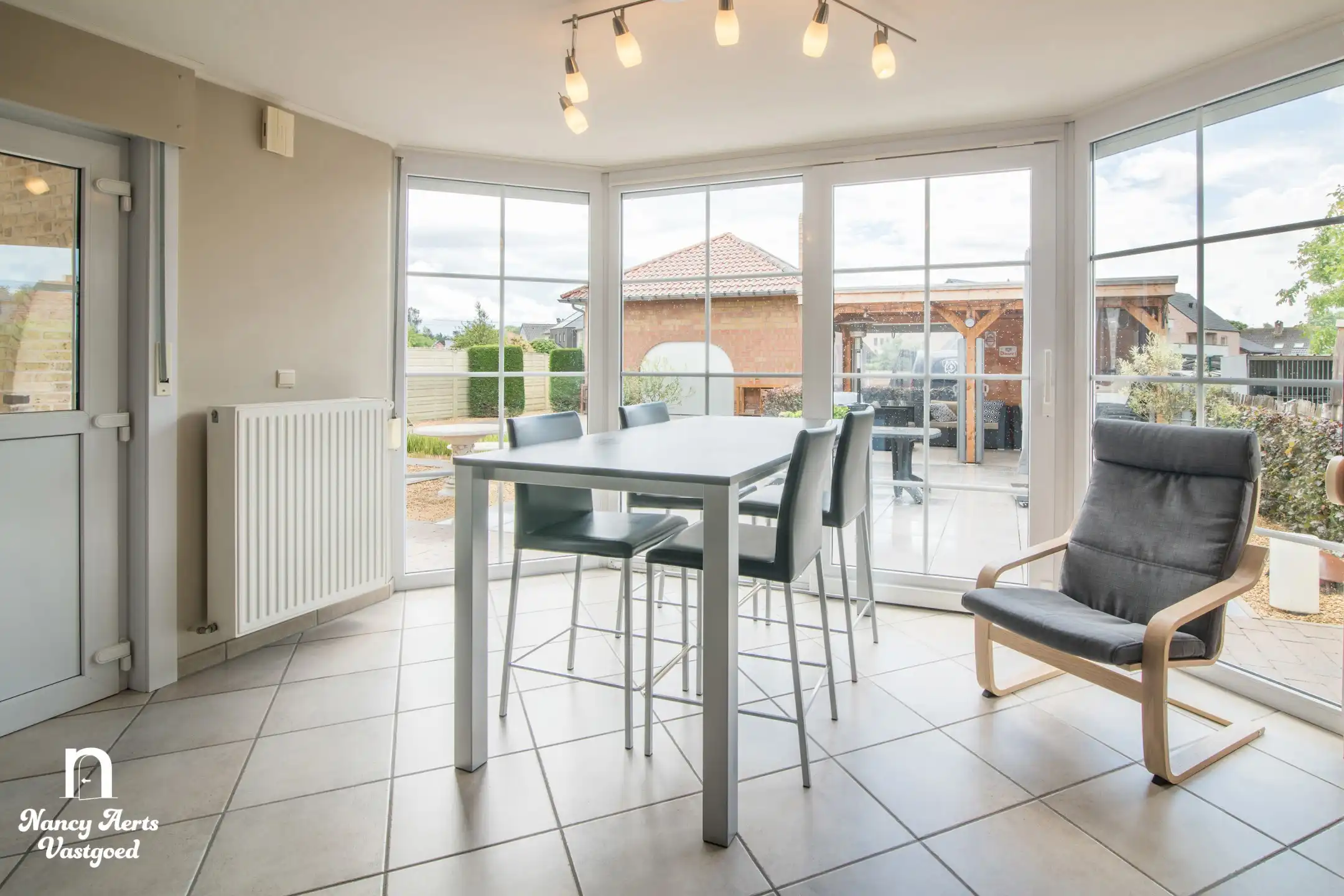 Ruime villa met praktijkruimte, kelder en zonnige tuin foto 36