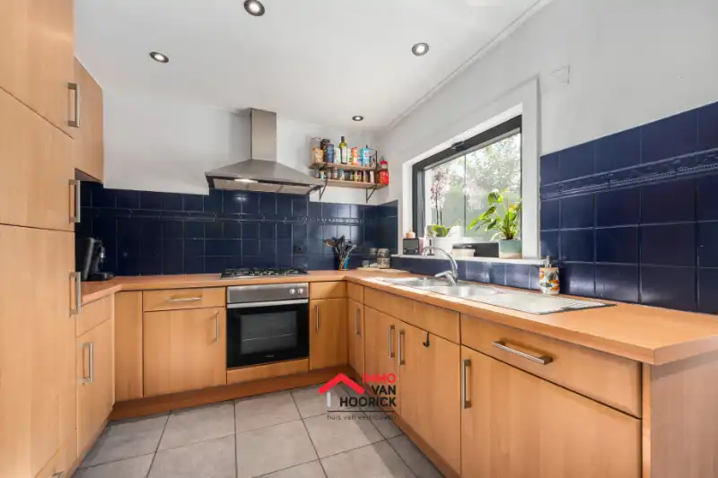 Instapklare woning met 5 slpkmrs en nieuw dak!!! foto 7