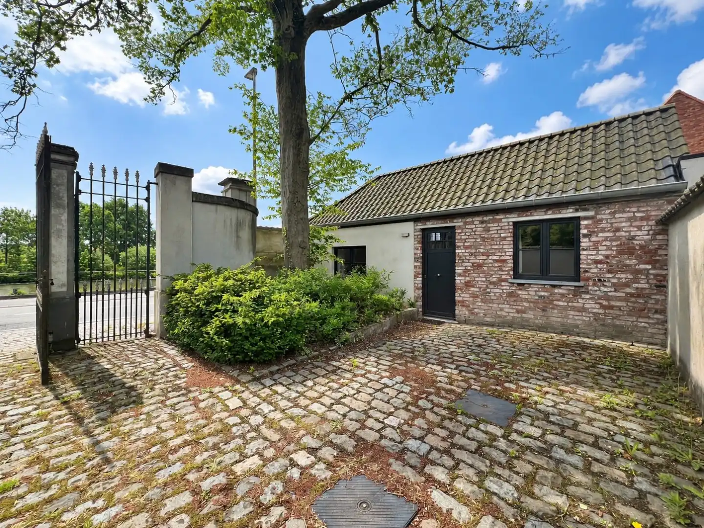 🏡 Te huur – Koning Leopoldstraat 25, 9920 Lievegem foto {{pictureIndex}}